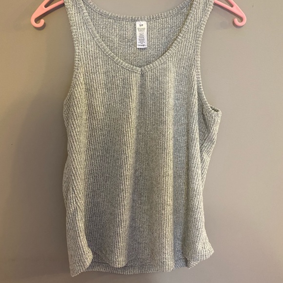 Small sized tank top - Picture 1 of 3